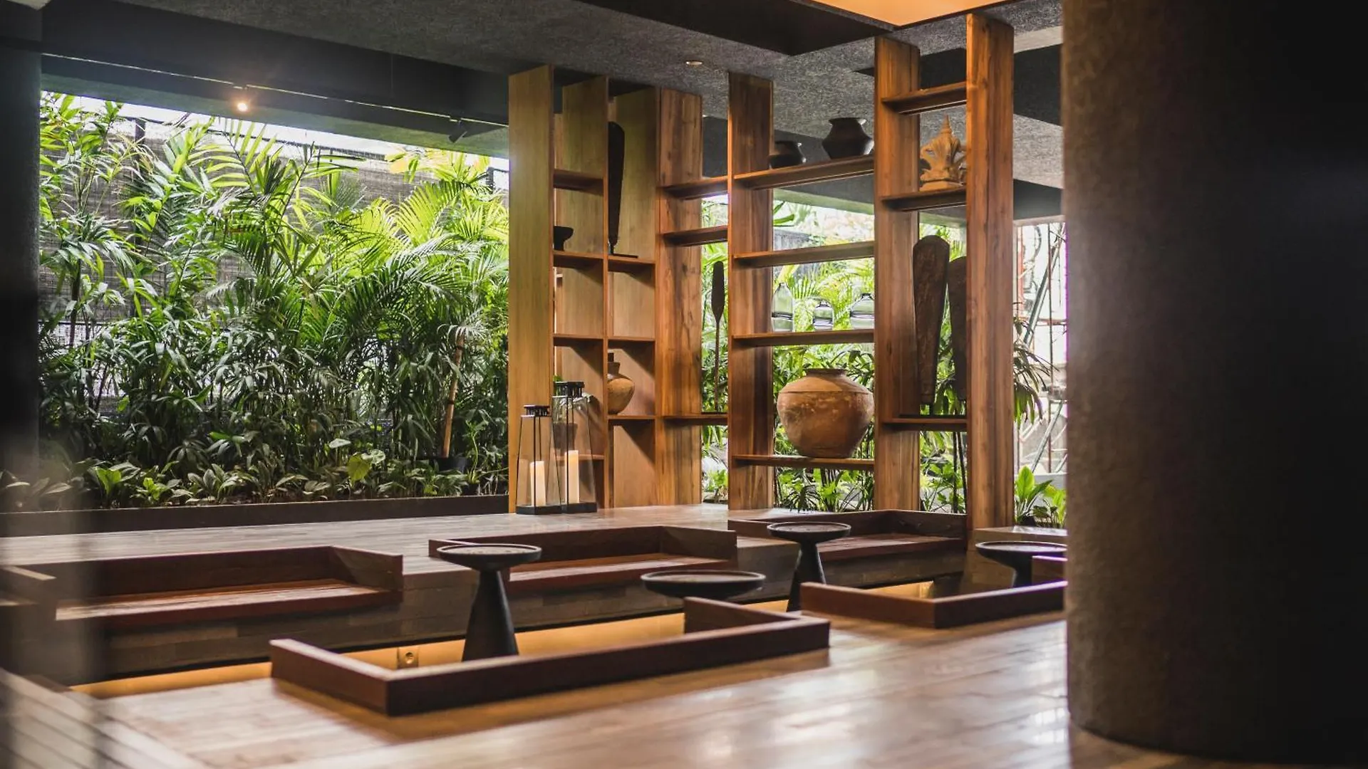 Isuite By Ekosistem Seminyak Hotel